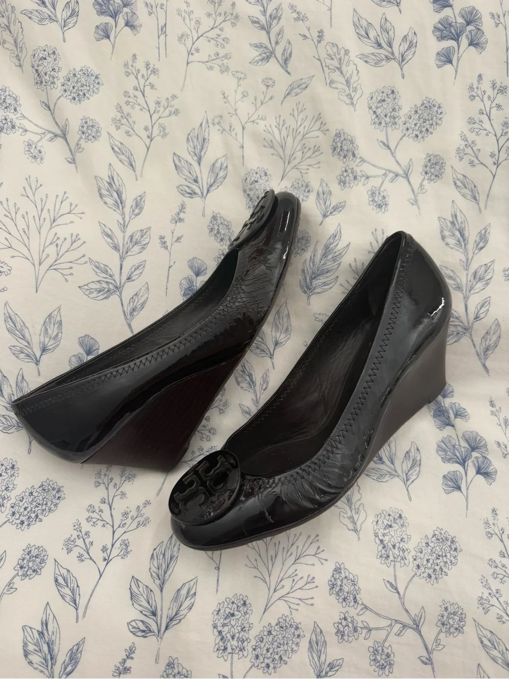 Tory Burch Black Patent Leather Logo Wedge Pumps Shoes